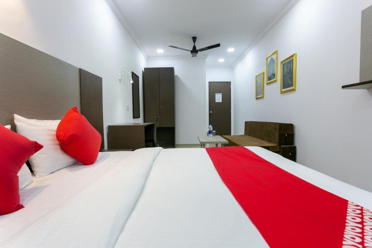 Отель Collection O 74412 Ardaas Residency Мумбаи Экстерьер фото