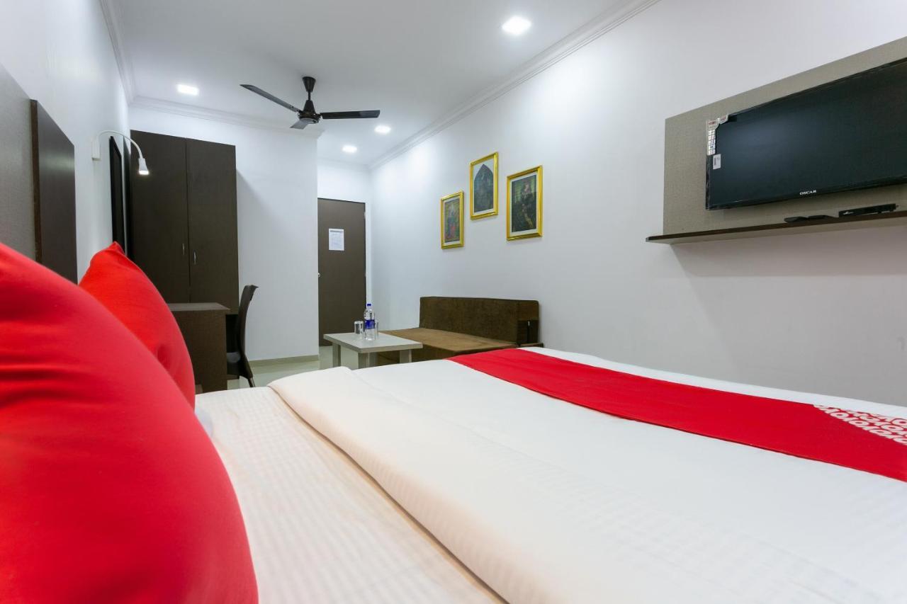 Отель Collection O 74412 Ardaas Residency Мумбаи Экстерьер фото
